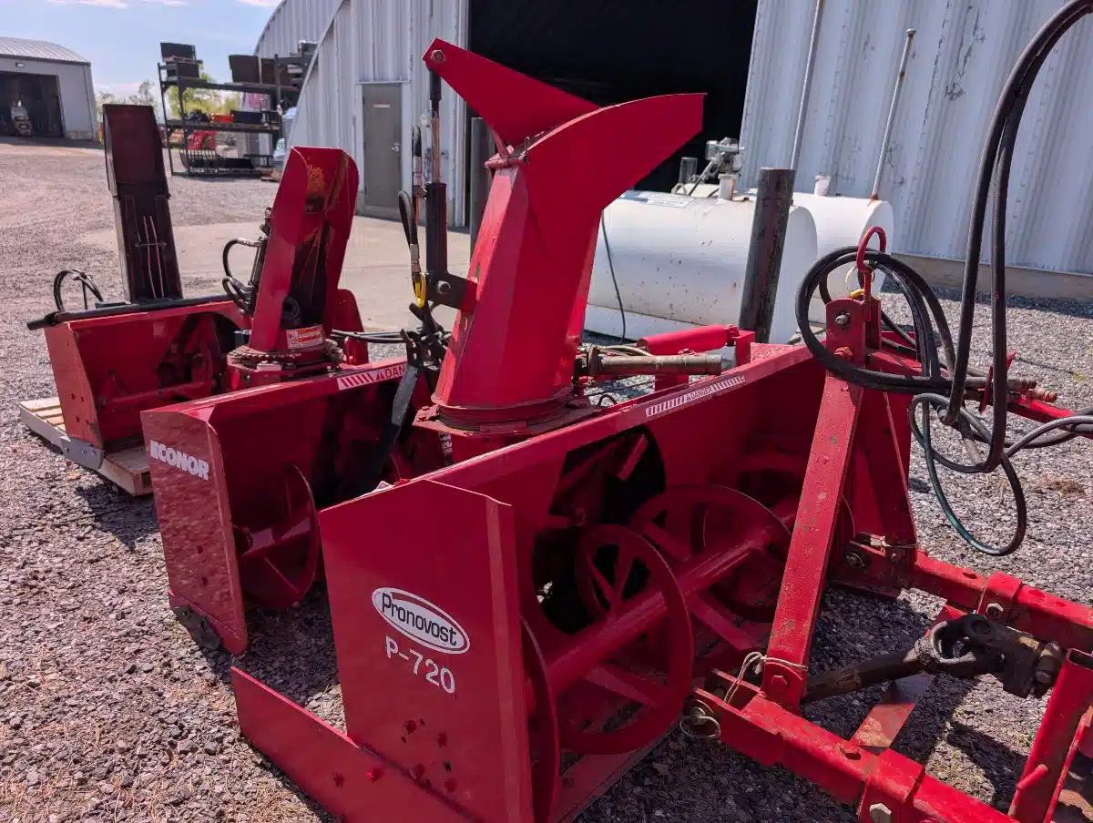 Gallery image 1 for 2015 Pronovost P-720 Snow Blower