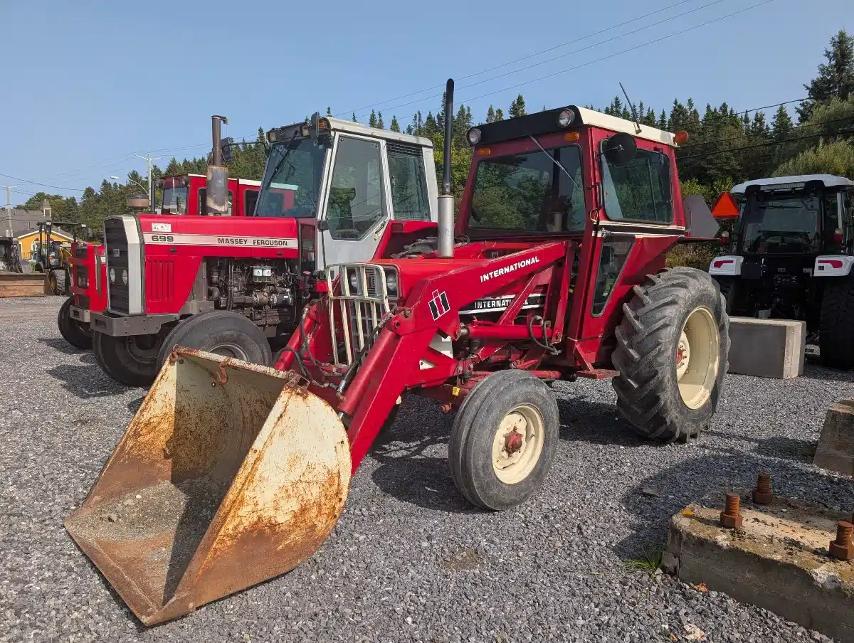 Photo de la Galerie 1 pour 1984 International 384 Tracteur