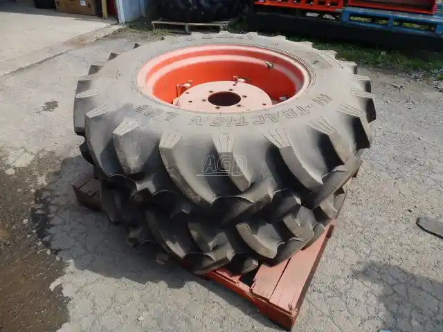 Gallery image 1 for Pneus usagés avec rim Kubota Tires & Rims