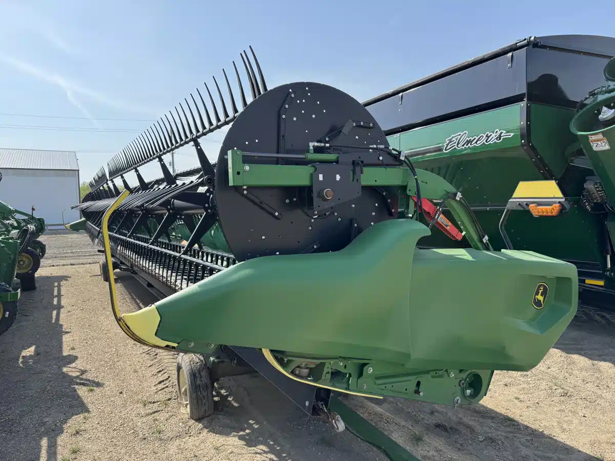 Gallery image 1 for Used 2022 John Deere RD45F Header Combine