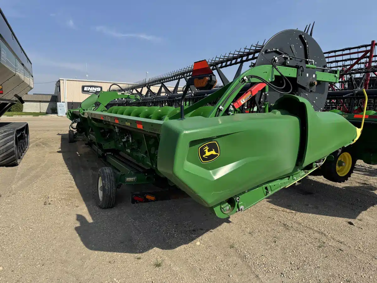Gallery image 2 for Used 2022 John Deere RD45F Header Combine