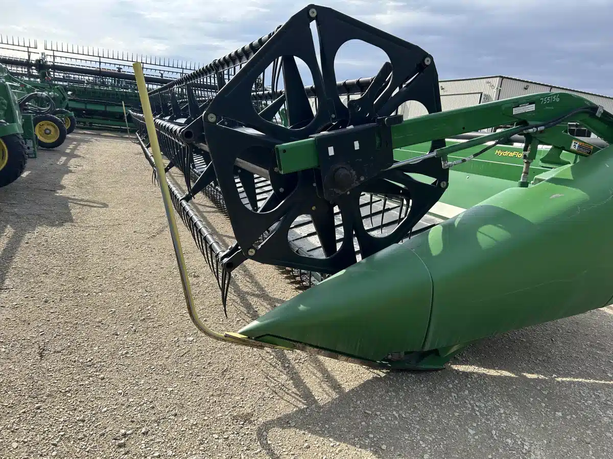 Gallery image 2 for Used 2013 John Deere 635D Header - Draper