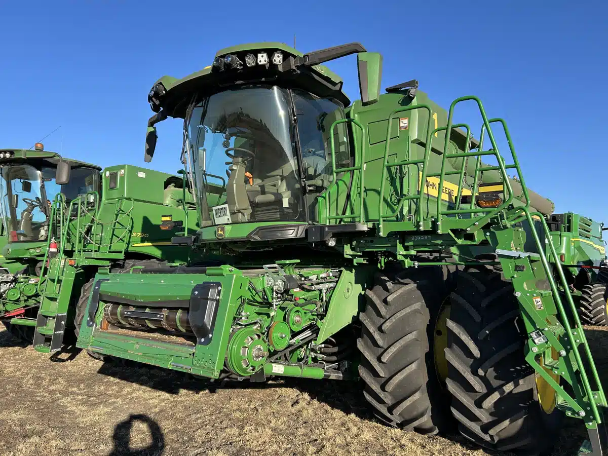 Gallery image 1 for Used 2024 John Deere X9 1000 Combine