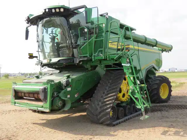 Gallery image 1 for Used 2024 John Deere X9 1100 Combine