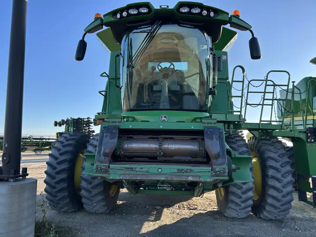 Gallery image 2 for Used 2014 John Deere S680 Combine