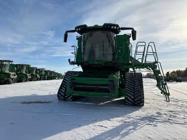 Gallery image 2 for Used 2023 John Deere X9 1000 Combine