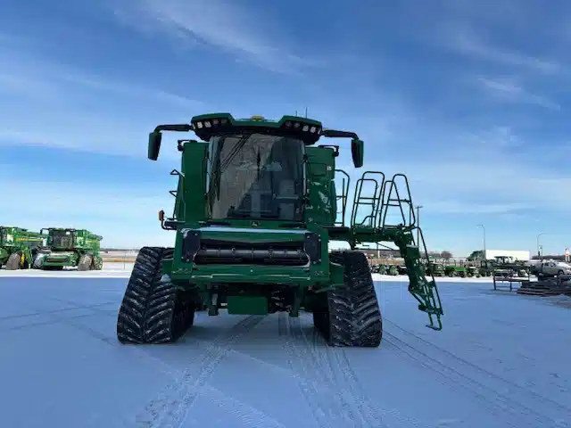 Gallery image 2 for Used 2023 John Deere X9 1000 Combine
