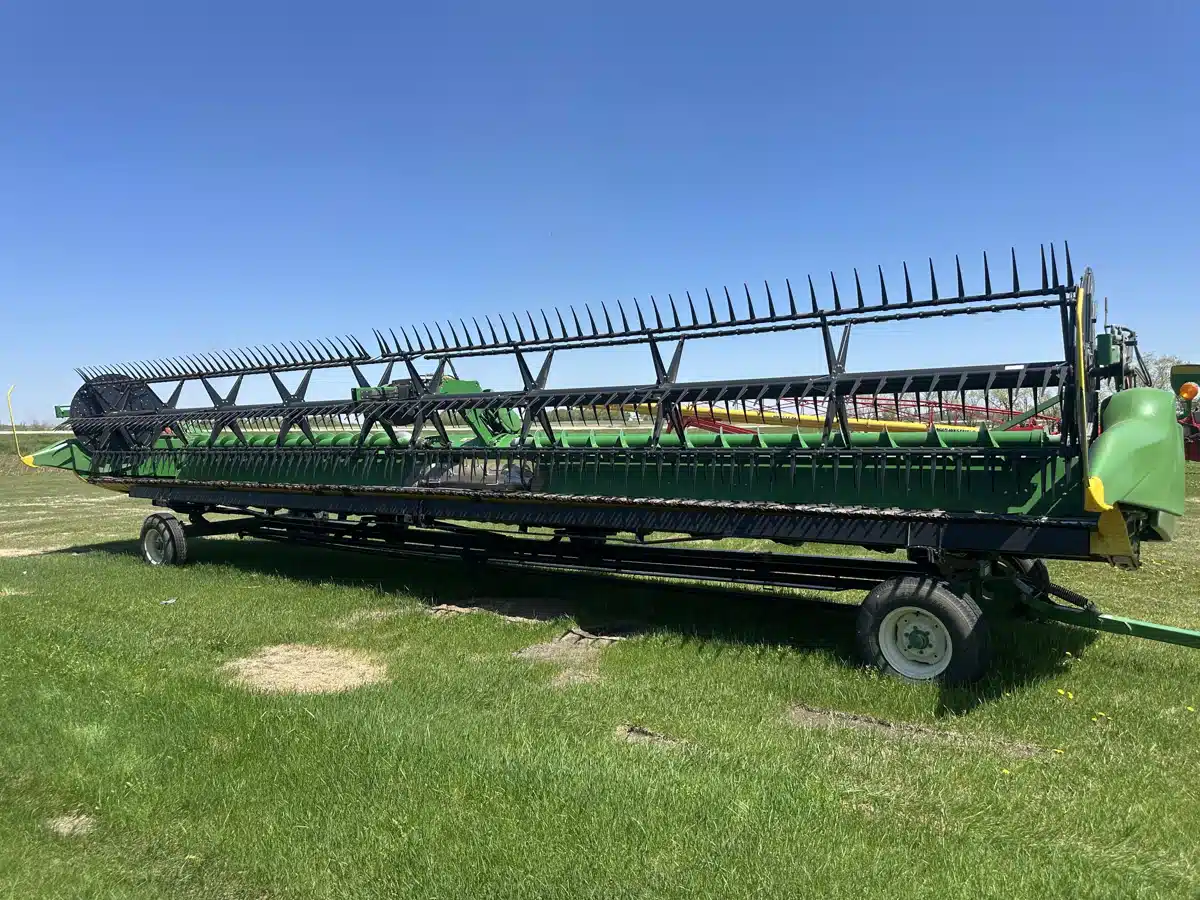 Gallery image 2 for Used 2017 John Deere 640FD Header - Draper