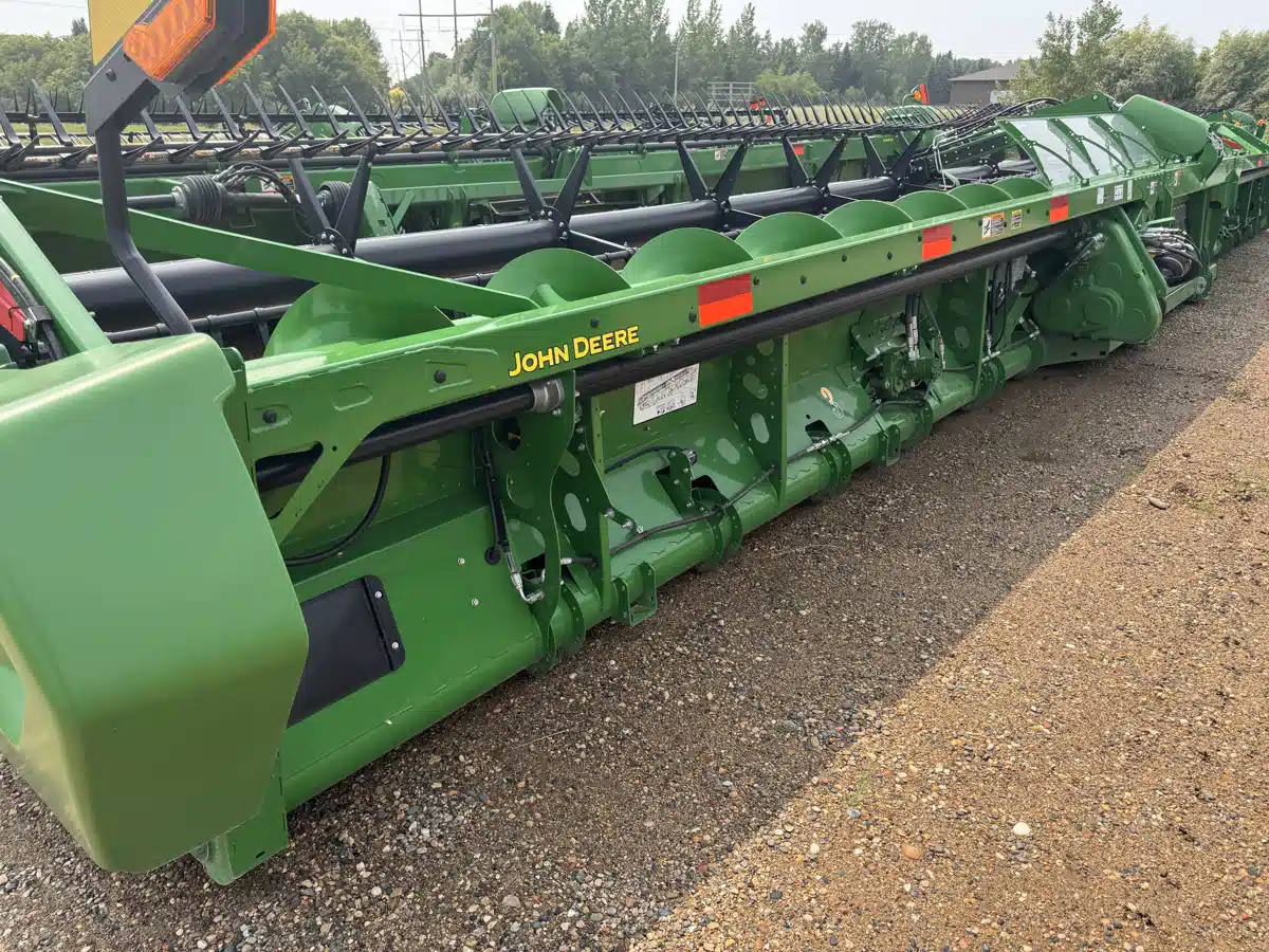 Gallery image 2 for Used 2021 John Deere RD45F Header Combine
