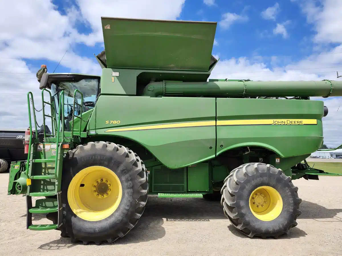 Gallery image 2 for Used 2018 John Deere S780 Combine