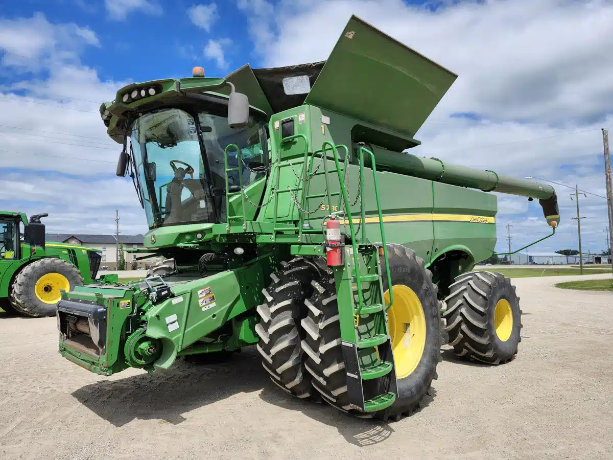 Gallery image 1 for Used 2018 John Deere S780 Combine