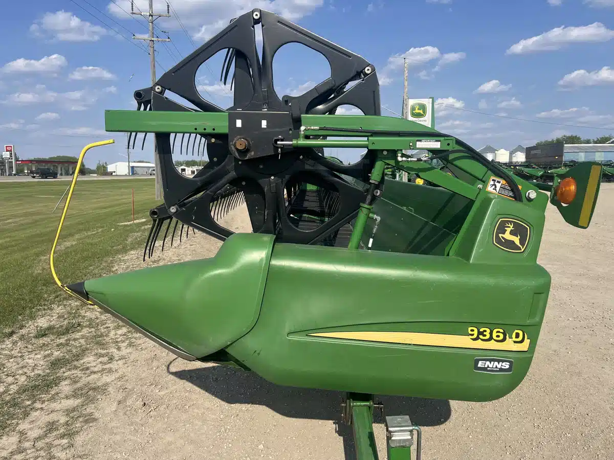 Gallery image 2 for Used 2004 John Deere 936D Header - Draper