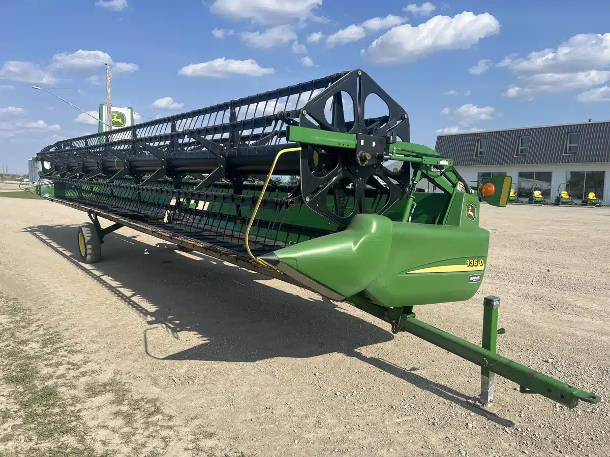 Gallery image 1 for Used 2004 John Deere 936D Header - Draper