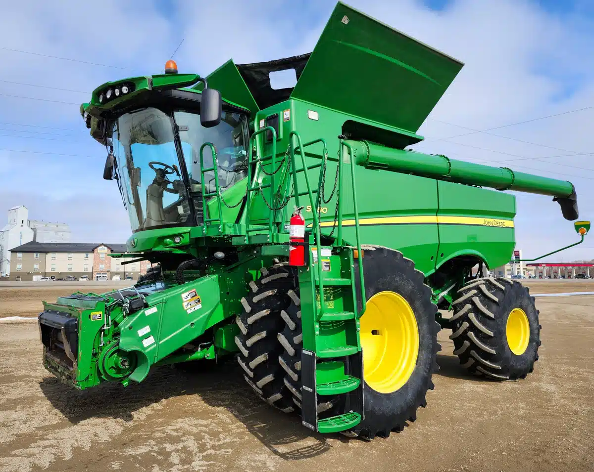 Gallery image 1 for Used 2015 John Deere S680 Combine