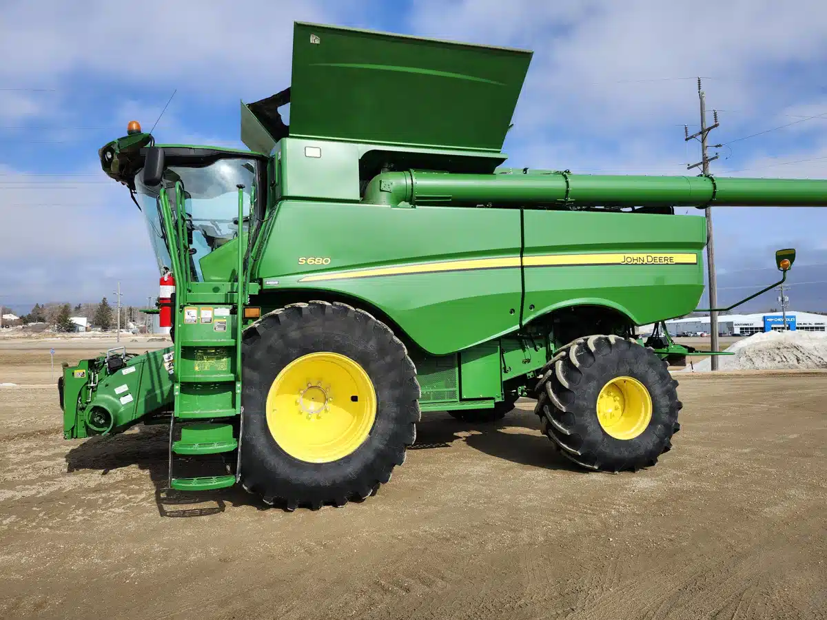Gallery image 2 for Used 2015 John Deere S680 Combine