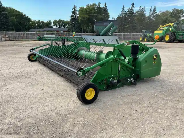 Gallery image 1 for Used 2015 John Deere 615P Header - Draper