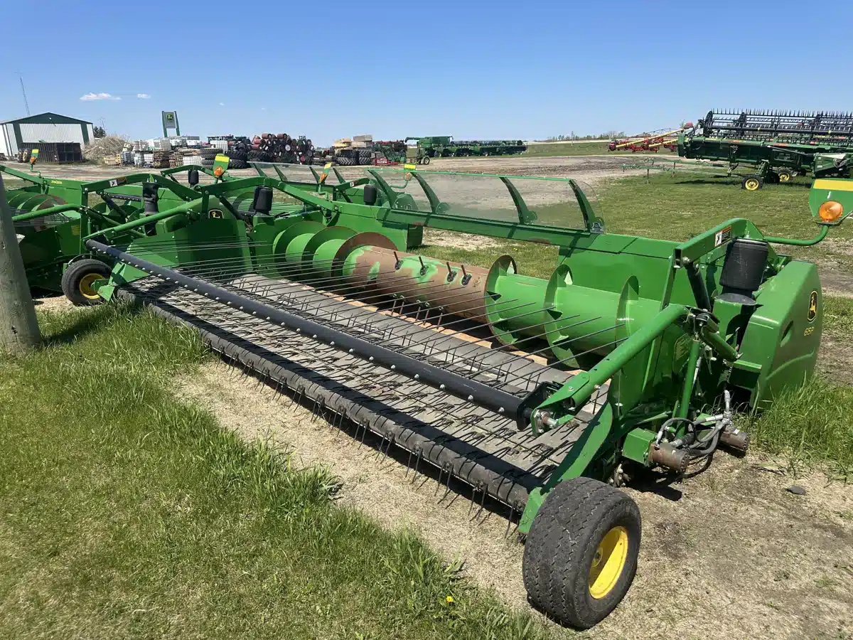 Gallery image 2 for Used 2014 John Deere 615P Header - Pickup