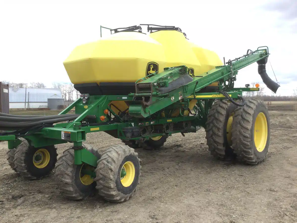 Gallery image 2 for Used 2007 John Deere 1830 Air Drill