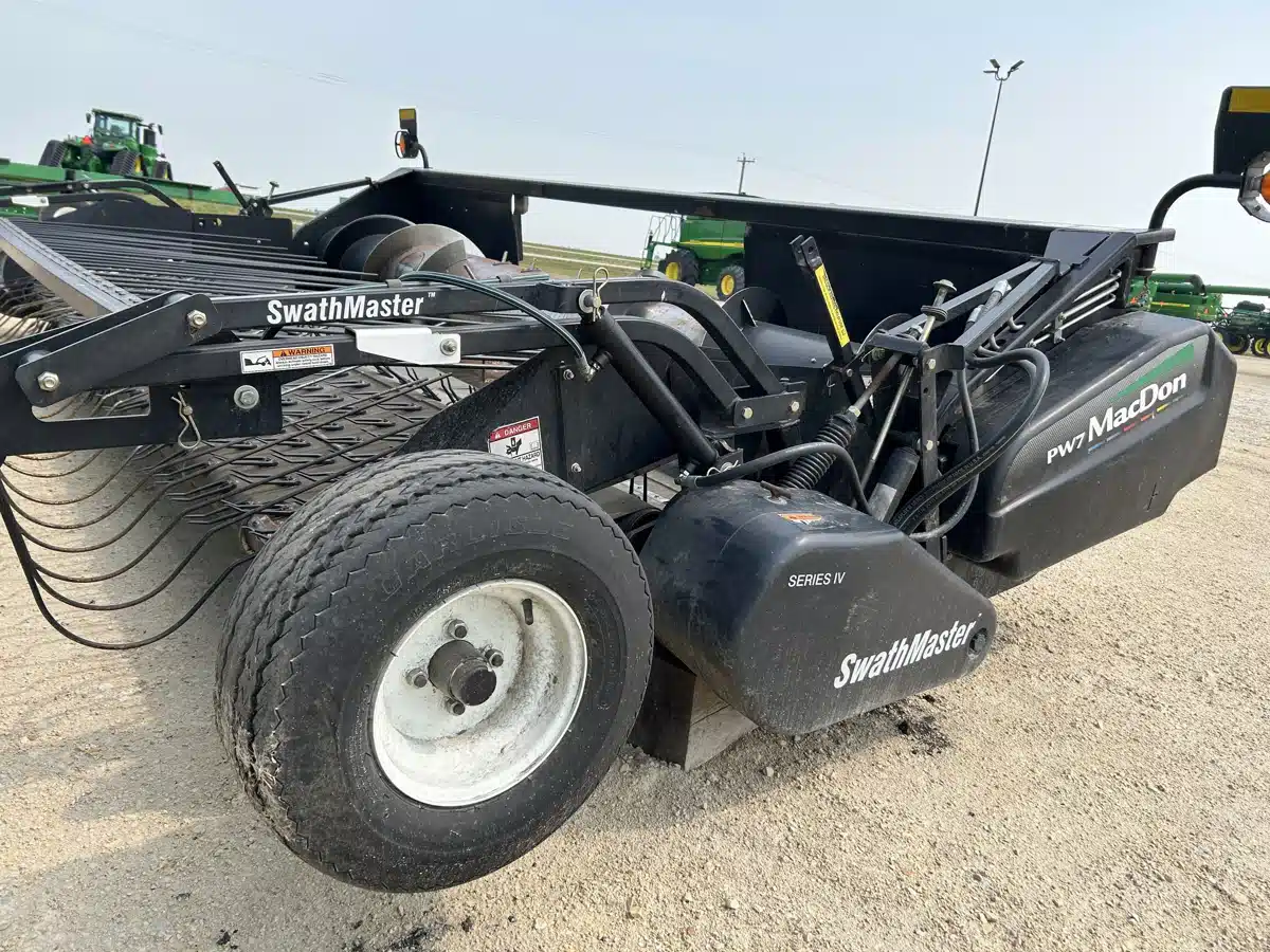 Gallery image 1 for Used 2008 MacDon PW7 Header - Pickup
