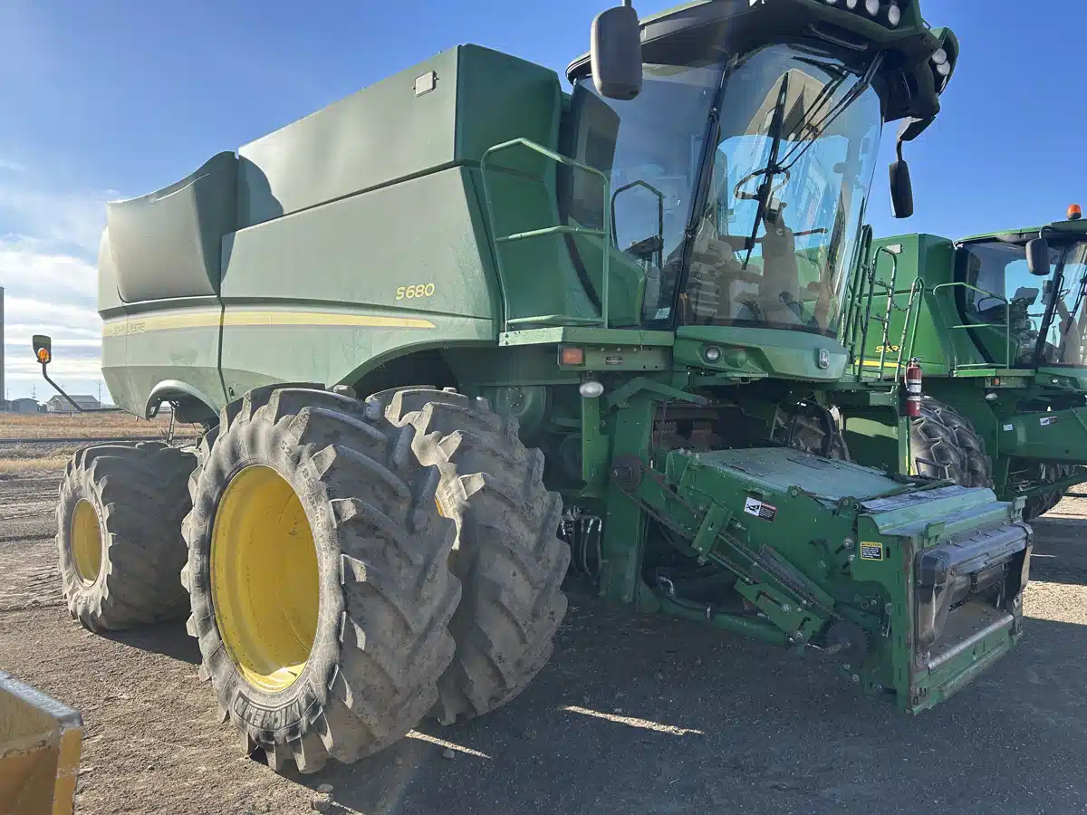 Gallery image 2 for Used 2013 John Deere S680 Combine