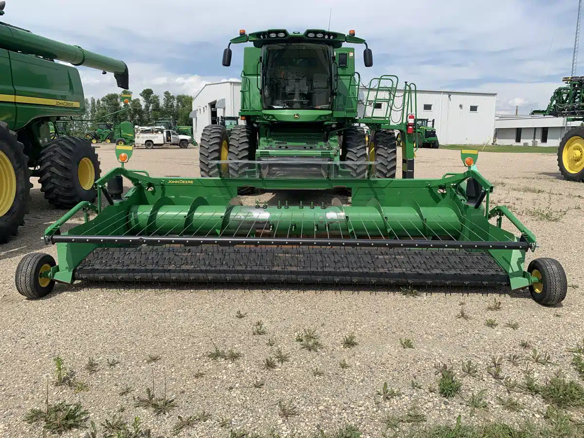 Gallery image 2 for Used 2018 John Deere 615P Header - Draper