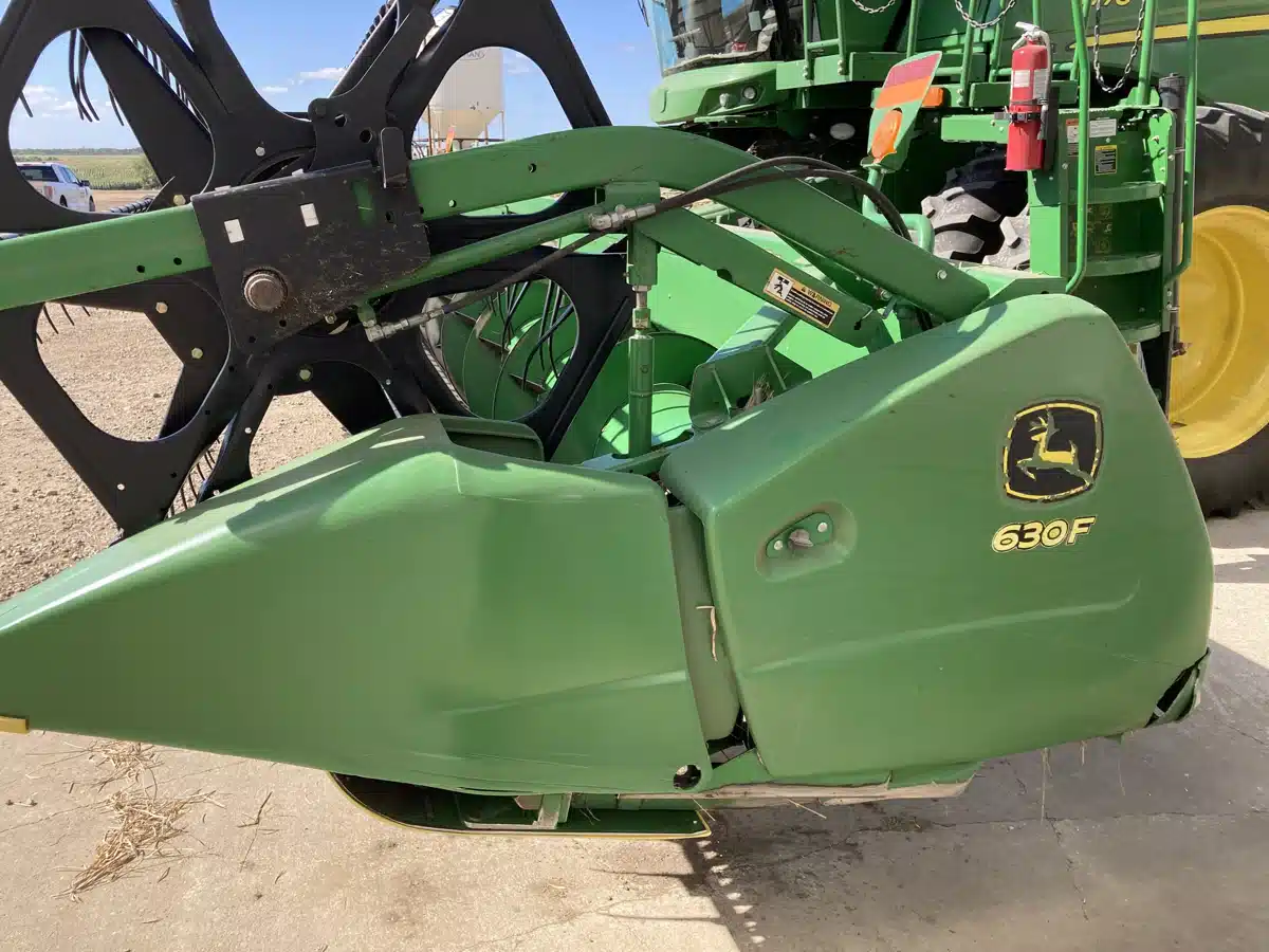 Gallery image 2 for Used 2014 John Deere 630F Header - Flex