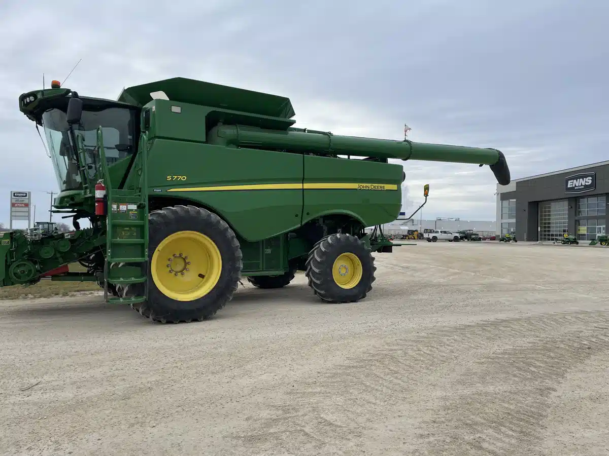 Gallery image 2 for Used 2018 John Deere S770 Combine
