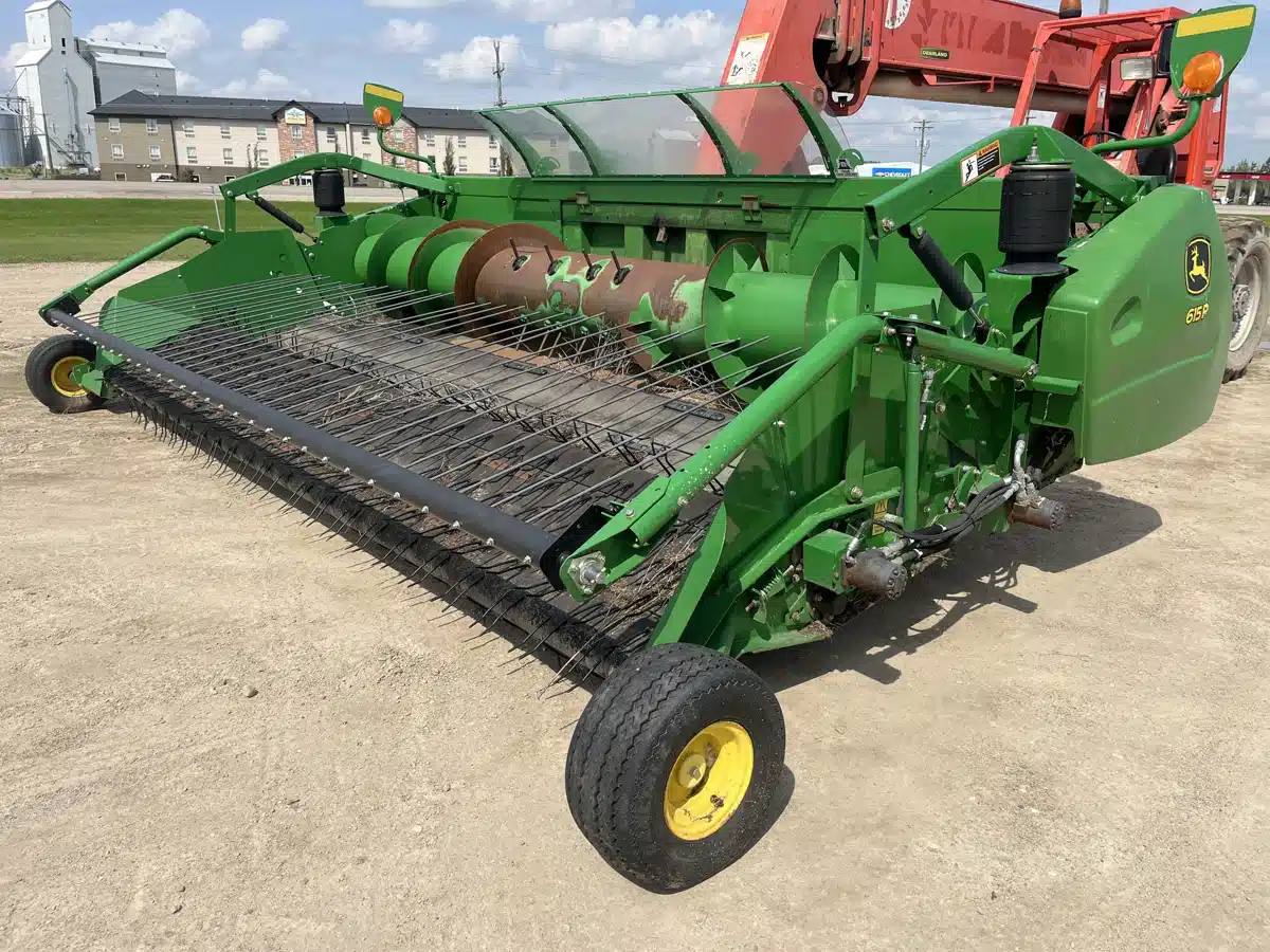 Gallery image 1 for Used 2013 John Deere 615P Header - Draper