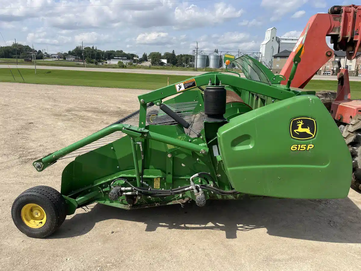 Gallery image 2 for Used 2013 John Deere 615P Header - Draper