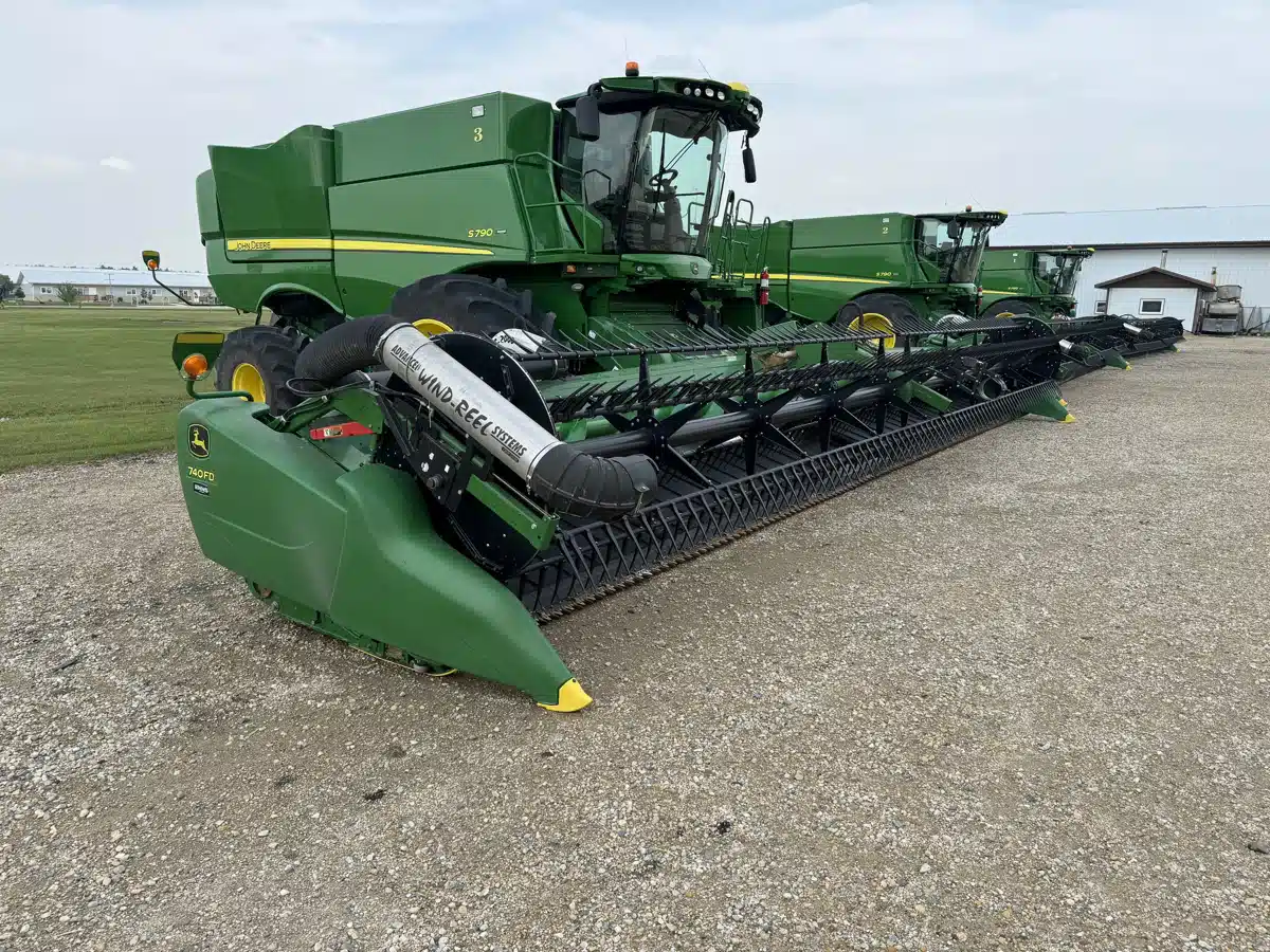 Gallery image 2 for Used 2020 John Deere 740FD Header - Draper