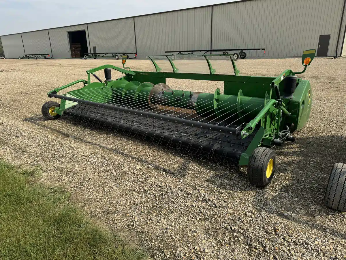Gallery image 1 for Used 2019 John Deere 615P Header - Draper