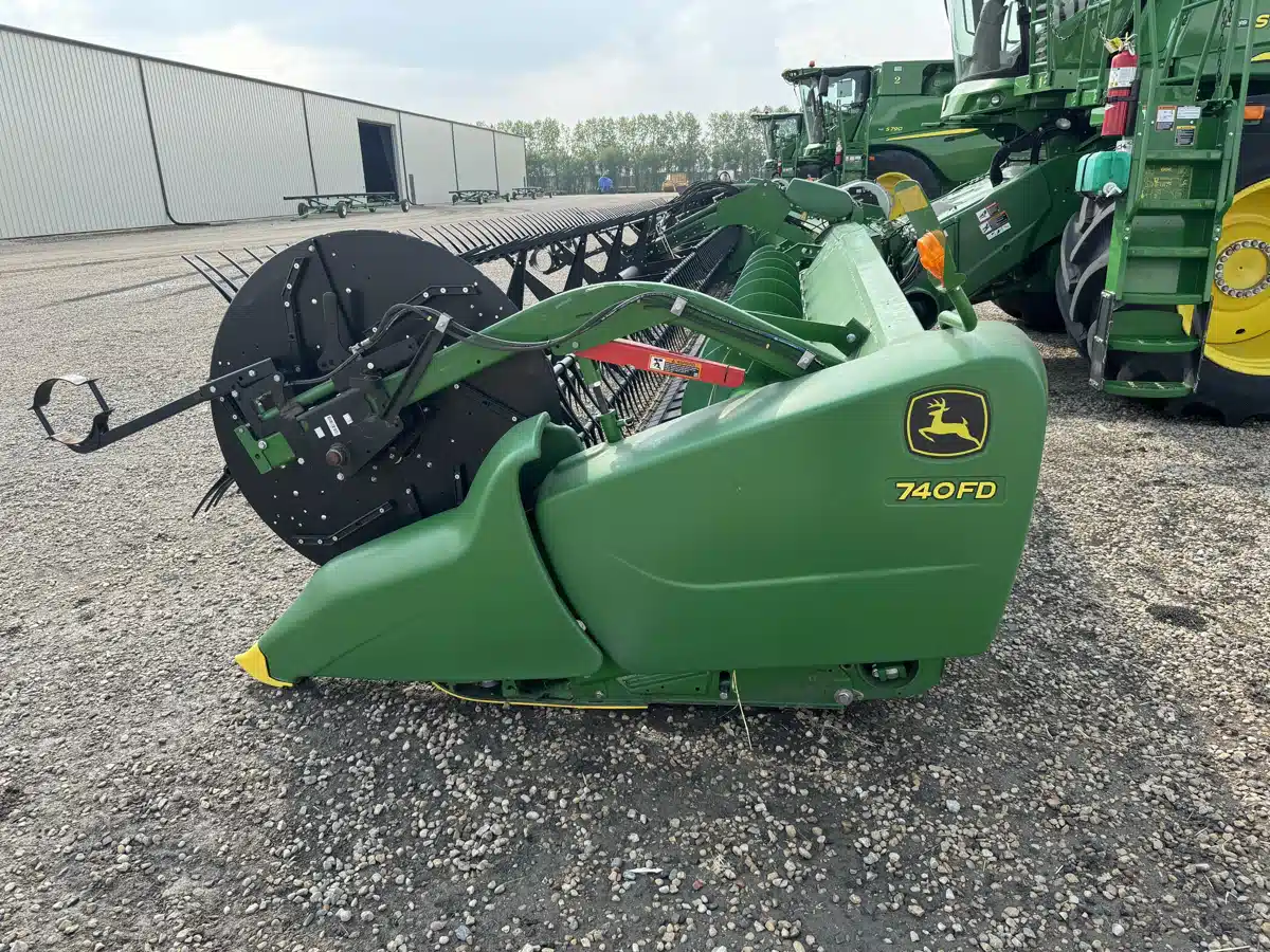 Gallery image 2 for Used 2020 John Deere 740FD Header - Draper