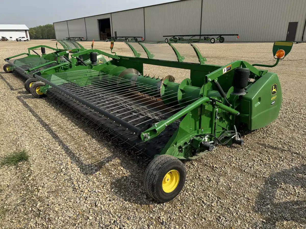 Gallery image 1 for Used 2019 John Deere 615P Header - Draper