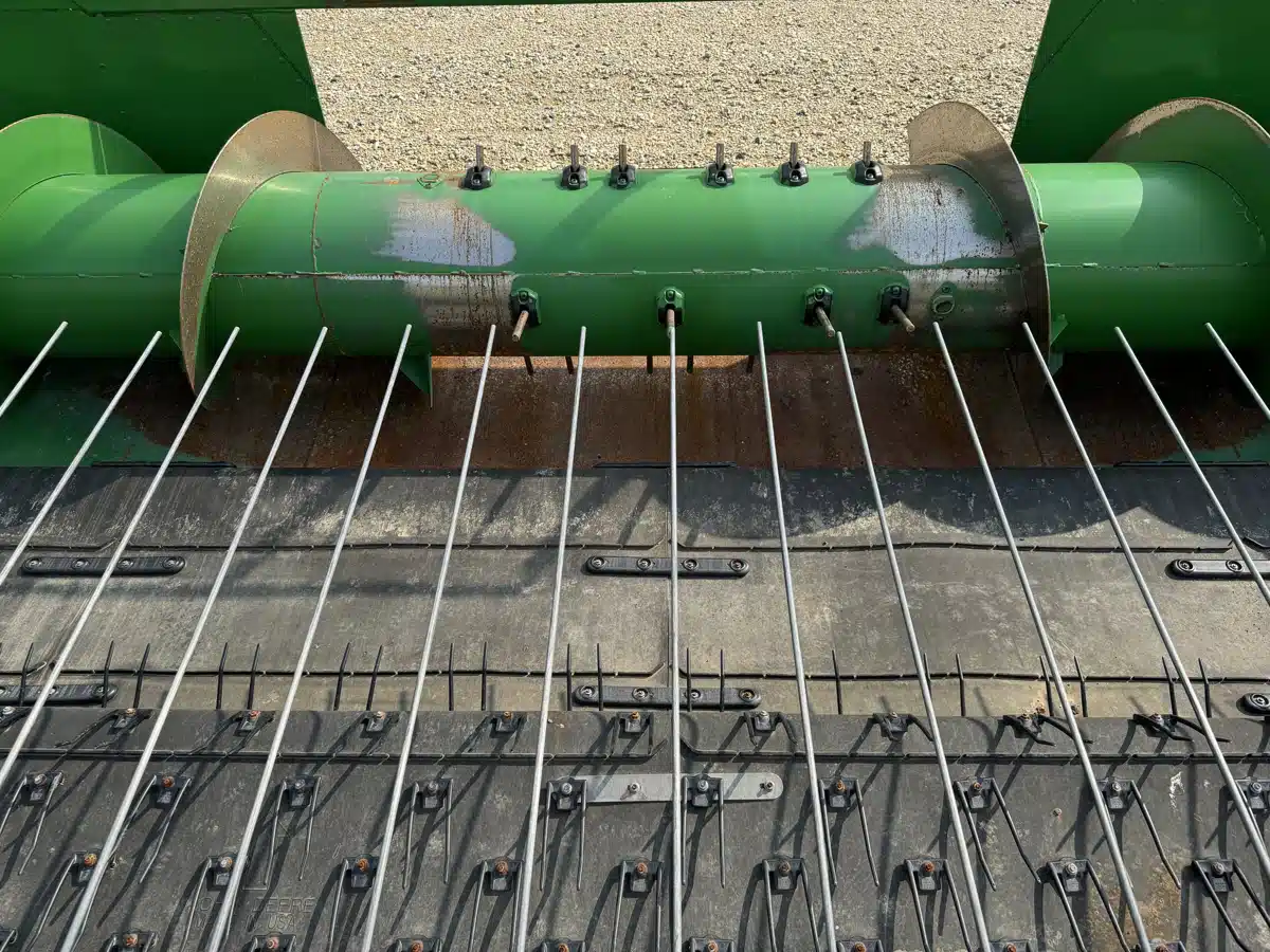 Gallery image 2 for Used 2019 John Deere 615P Header - Draper