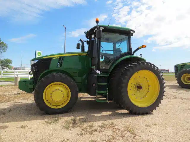 Gallery image 2 for Used 2017 John Deere 7230R Tractor