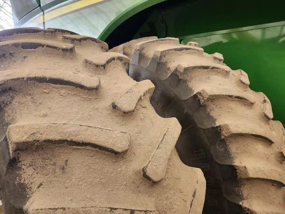 Gallery image 2 for Used 2013 John Deere S690 Combine