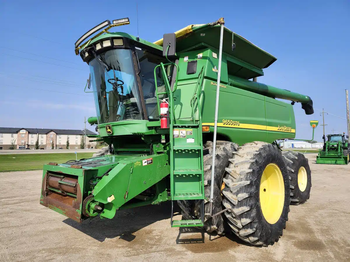 Gallery image 1 for Used 2002 John Deere 9650 STS Combine