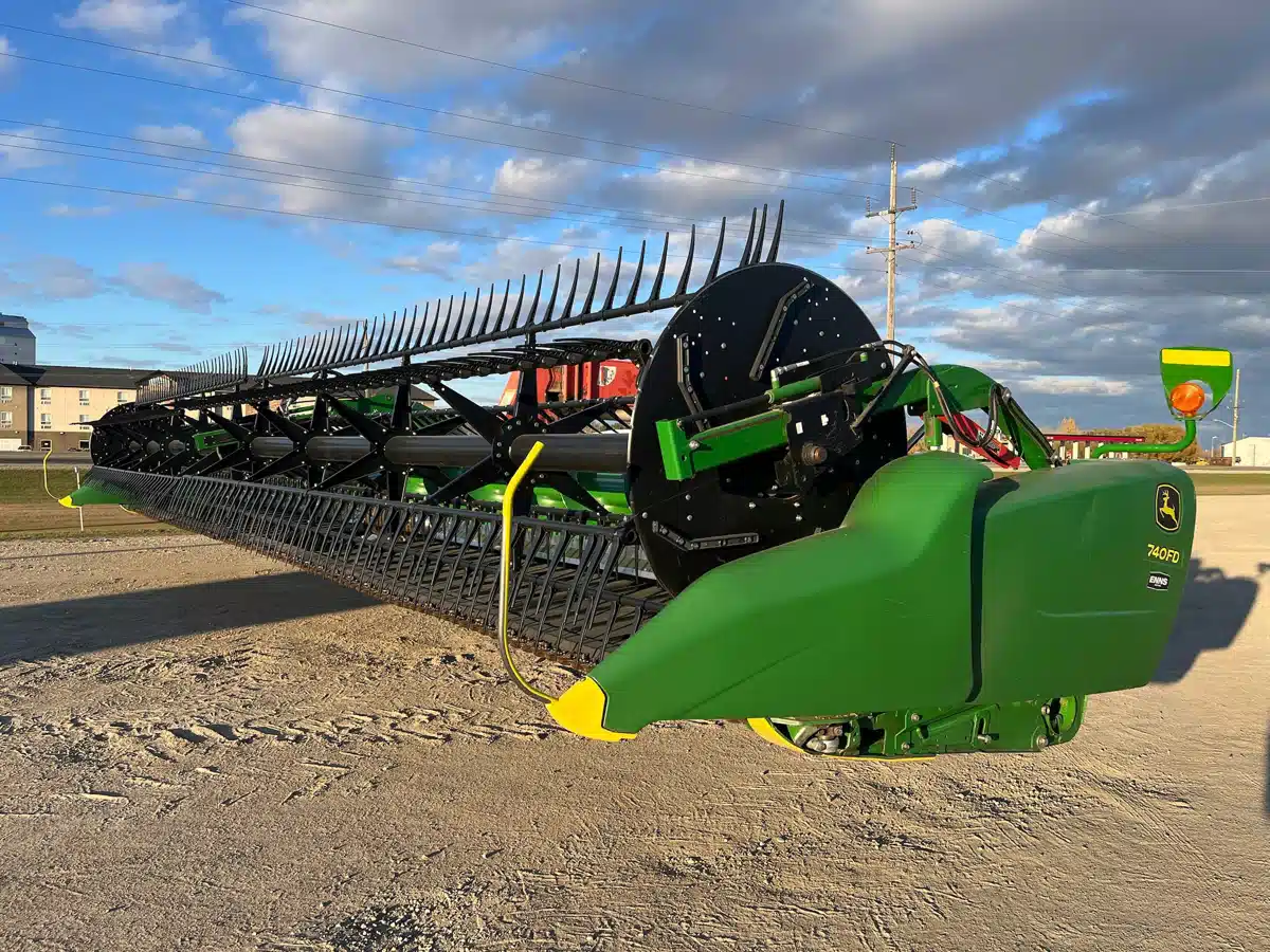 Gallery image 1 for Used 2019 John Deere 740FD Header - Draper