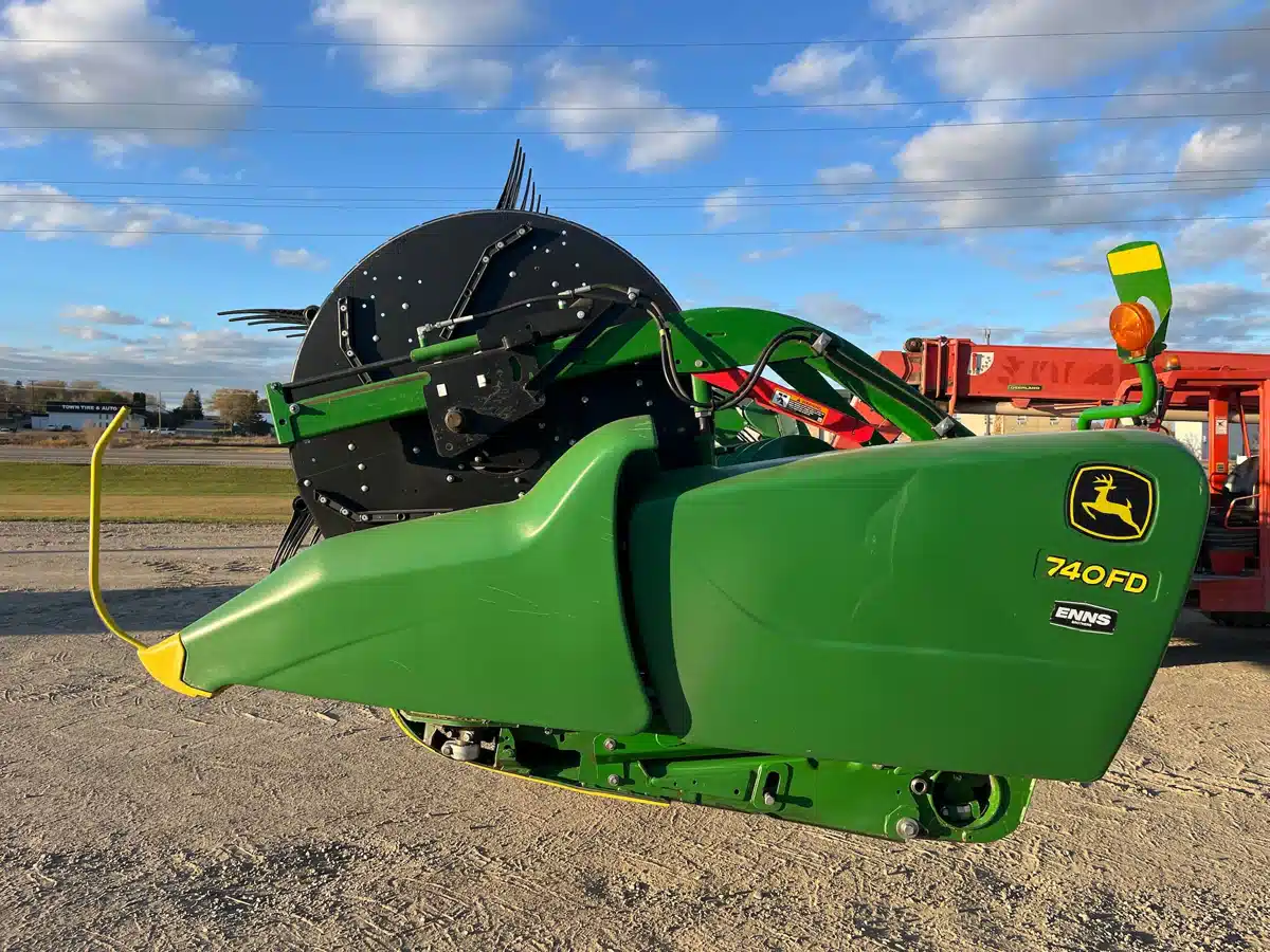Gallery image 2 for Used 2019 John Deere 740FD Header - Draper