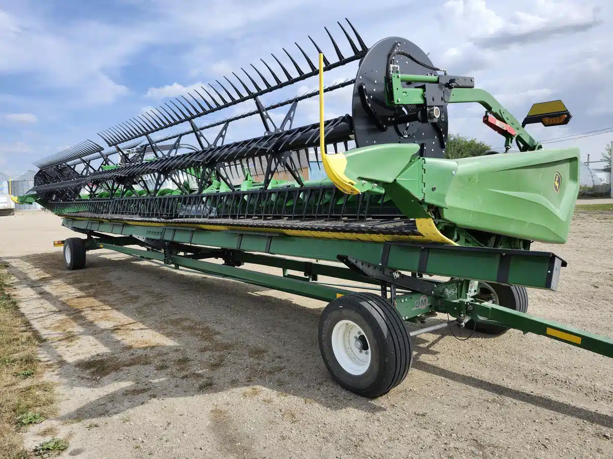 Gallery image 2 for Used 2024 John Deere HD40F Header - Draper