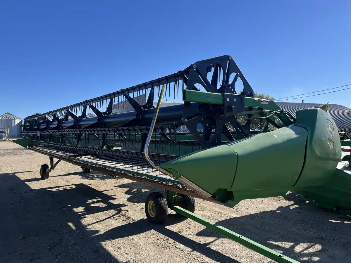 Gallery image 1 for Used 2009 John Deere 635D Header - Draper