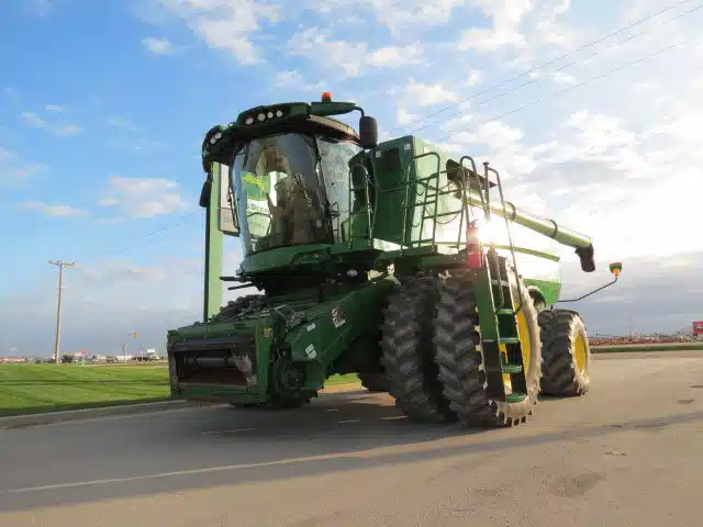 Gallery image 1 for Used 2018 John Deere S780 Combine