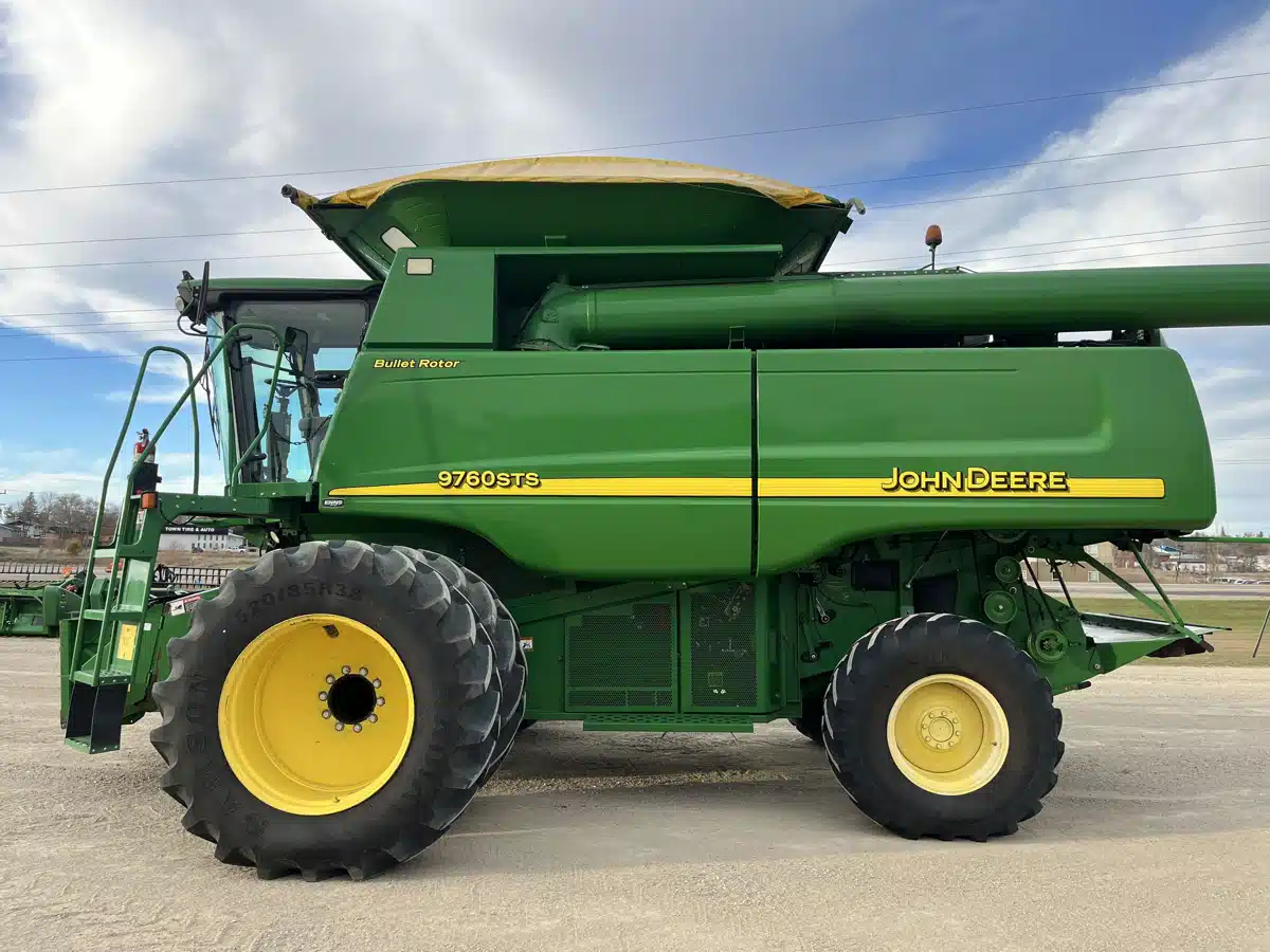 Gallery image 2 for Used 2007 John Deere 9760 STS Combine