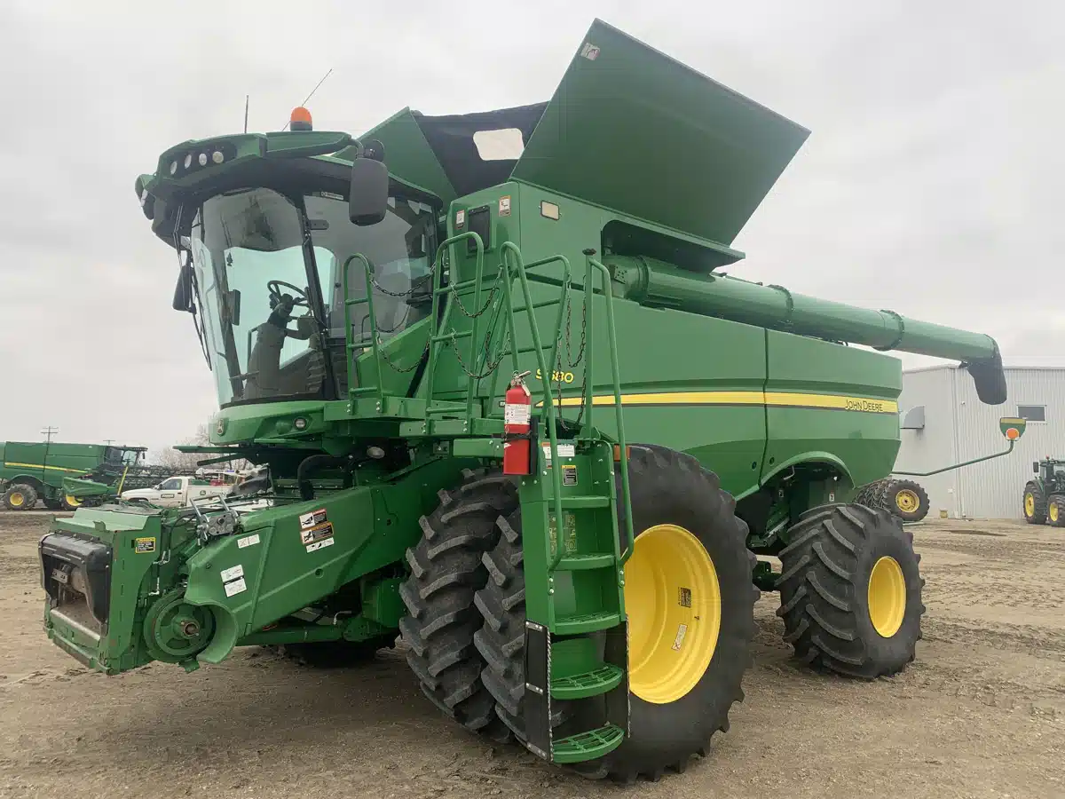 Gallery image 1 for Used 2017 John Deere S680 Combine