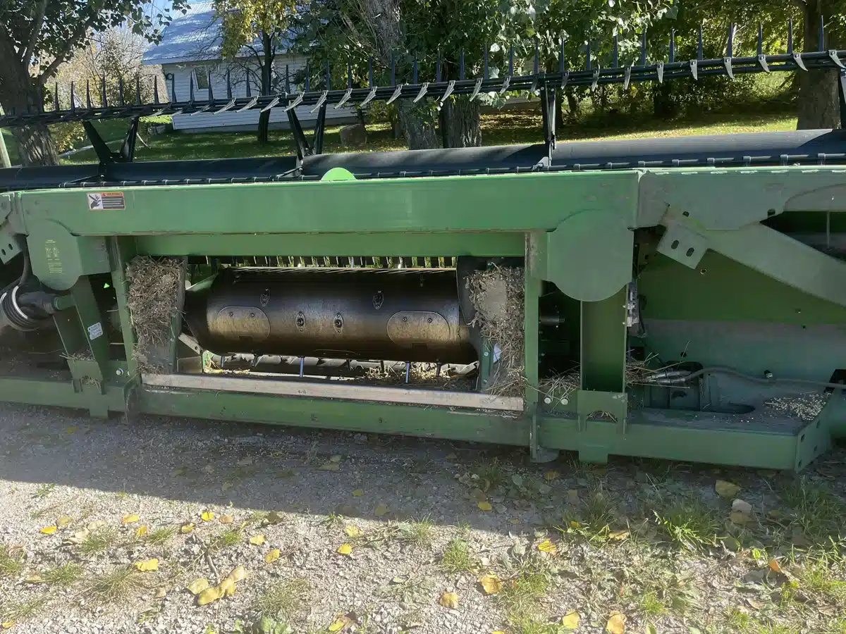 Gallery image 2 for Used 2017 John Deere 635FD Header - Draper