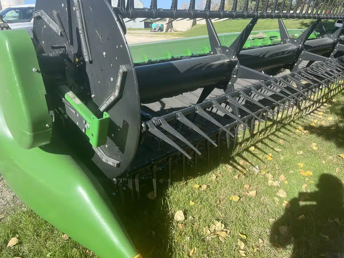 Gallery image 1 for Used 2017 John Deere 635FD Header - Draper