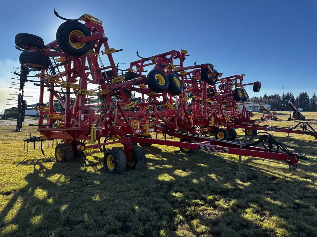 Gallery image 2 for 2018 Bourgault 9500 Chisel Plow
