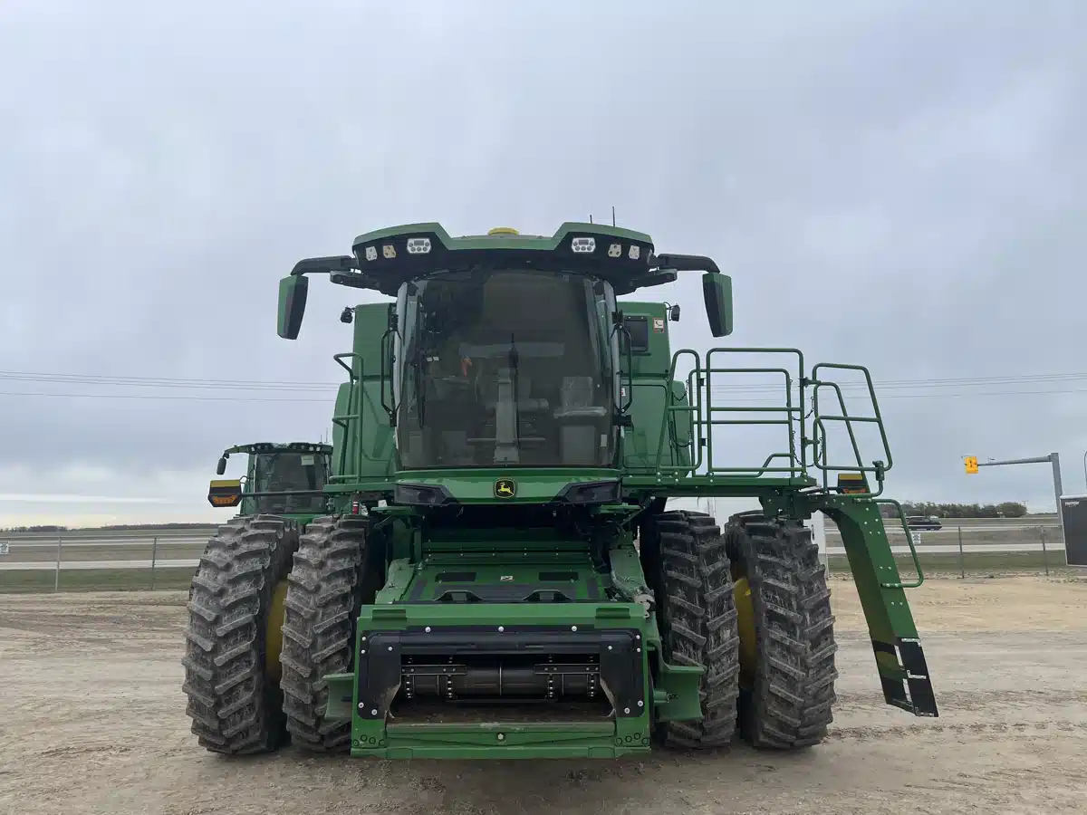 Gallery image 2 for 2025 John Deere S7 900 Combine