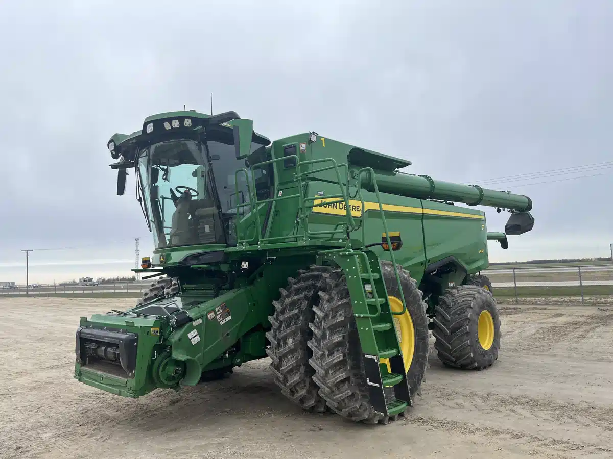 Used 2025 John Deere S7 900 Combine