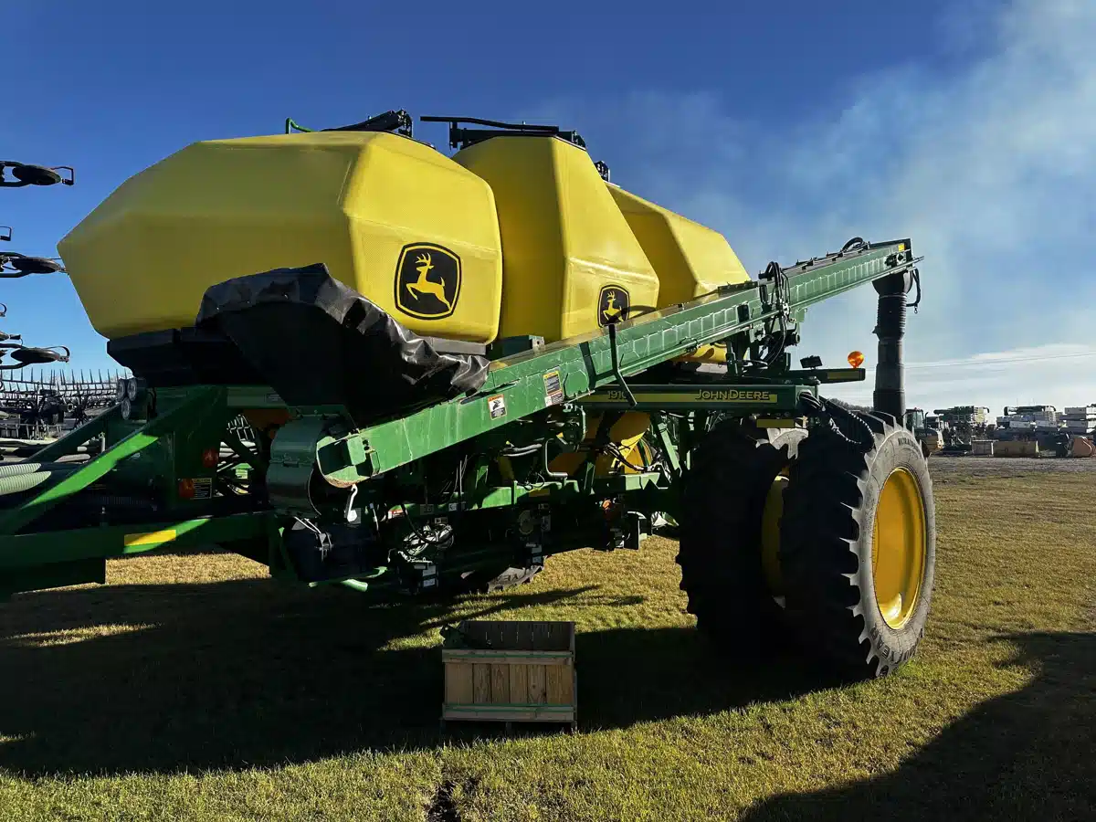 Gallery image 2 for Used 2017 John Deere 1910 Air Cart